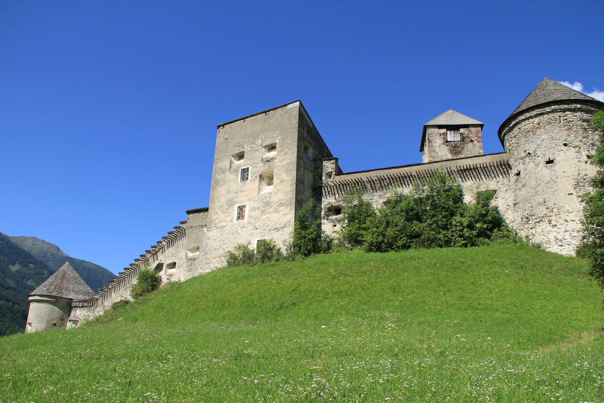 Burg Heinfels, Panzendorf